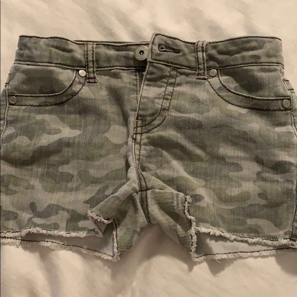 Girls jean camoflauge shorts